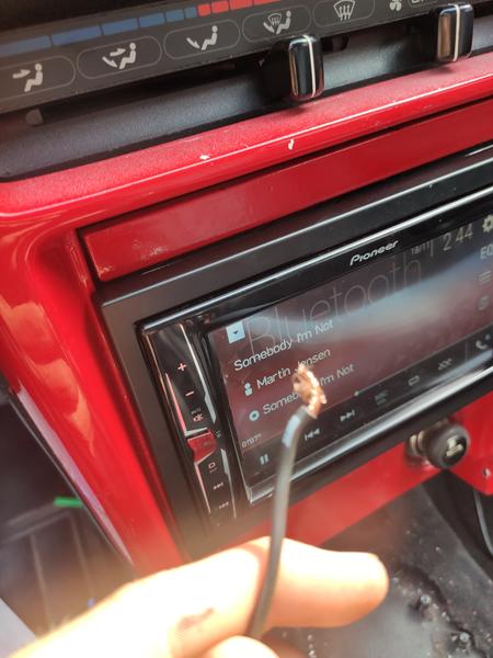 Pioneer MVH-A210BT virker uden stel.