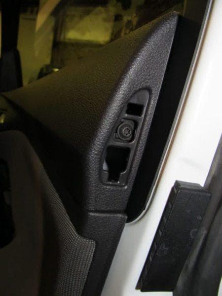 brumme lyd fra dørbeklædning