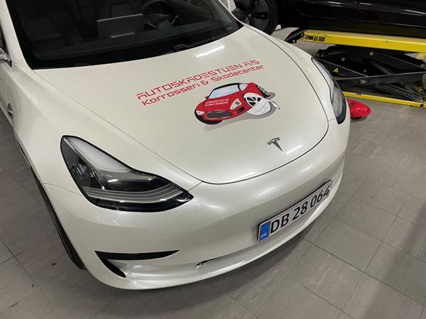 Afmontering af klistermærker på foil