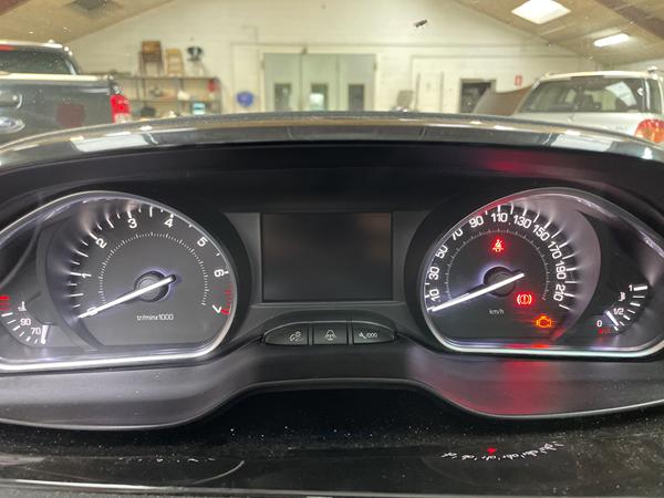 Peugeot 208 speedometer