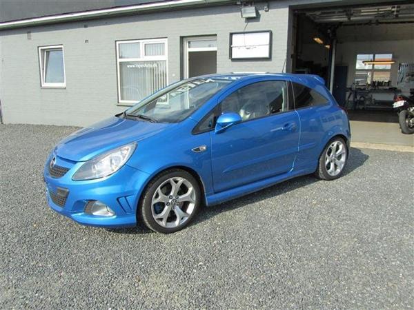 EFTERLYSNING OPEL CORSA OPC STJÅLET I NAT . 