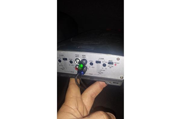 forstærker giver bass i højtt??