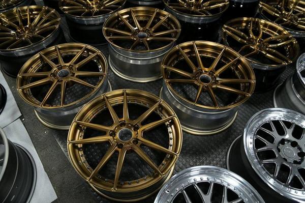 Navn på disse guld fælge ?