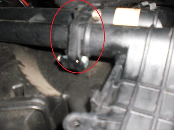 Utæt samling ved varmeapparat 206