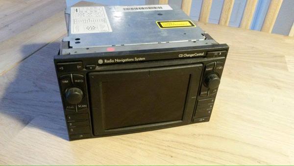 At låse en original vw navigation op.