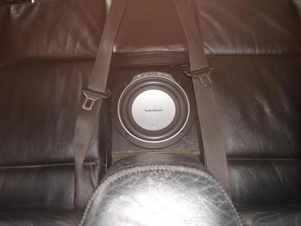 bmw e36 cab hvilken 10" sub i 25ltr lukket kabinet