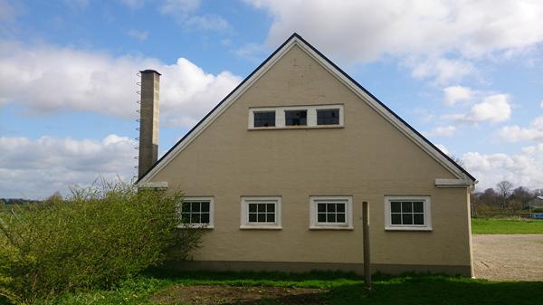 Skorsten skyder røg baglæns (HUS)