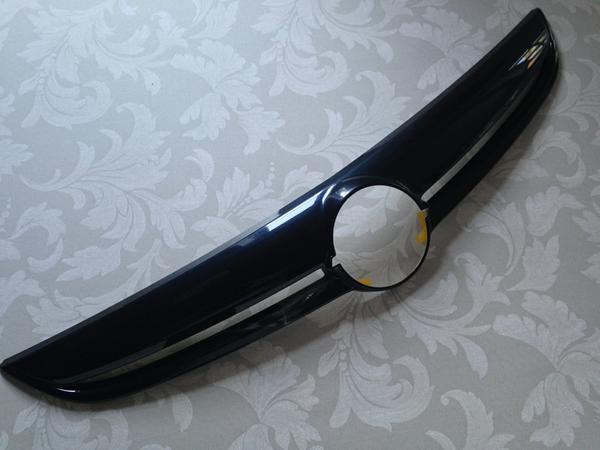 Rens/affedtning af den forkromede plastik grill