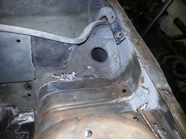 Fjerne rust og body i motorrum