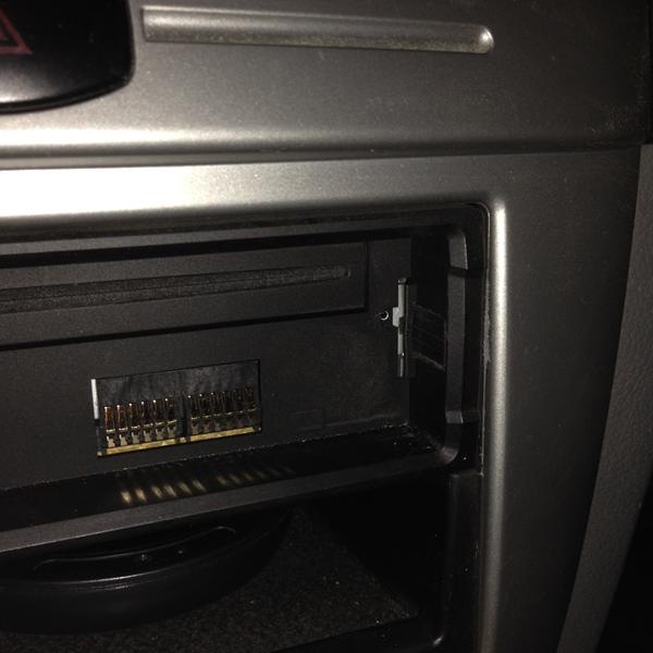 Bilradio skal tages ud?