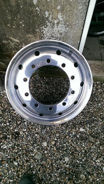 finish polering af alufælge 