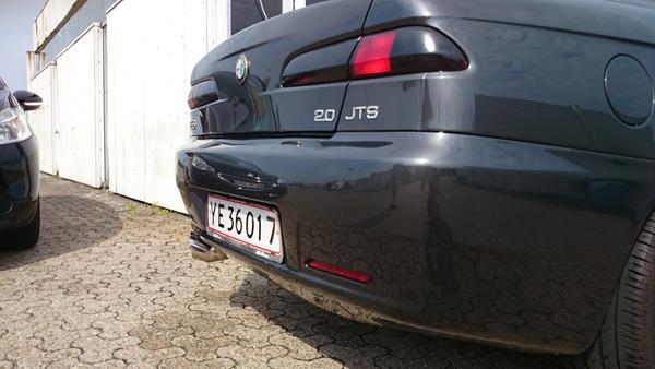 hvor langt må udstødningen stikke ud fra bagenden?