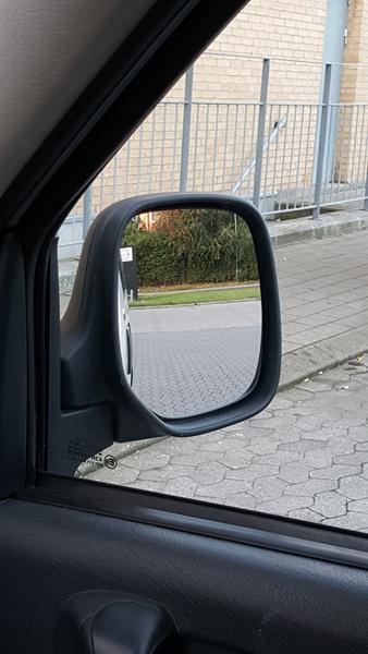 Hvordan sætter i jeres sidespejl