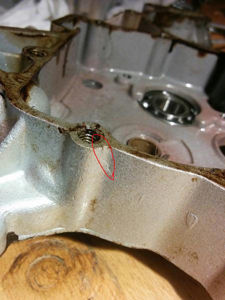 Utæt motorblok ved gevind