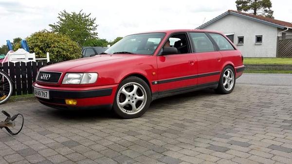 Efterlysning af rød Audi st.car