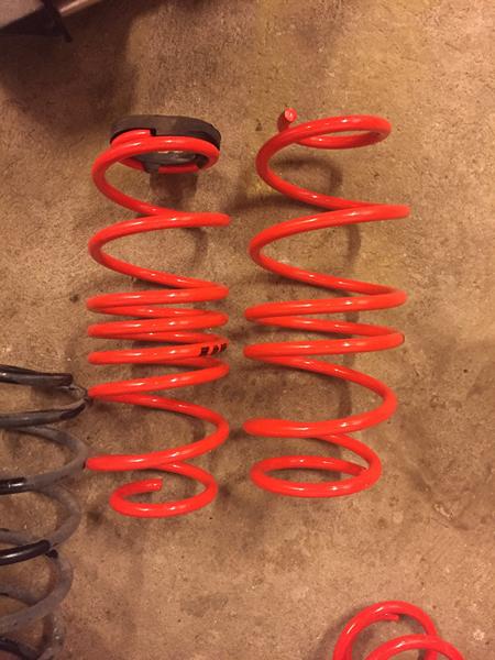 Forskel på for og bagfjederen, aygo