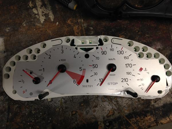 206 blåt lys i speedometer