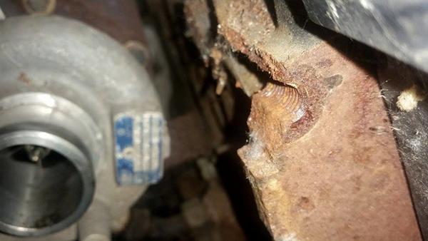 Motorophæng knækket af HJÆLP