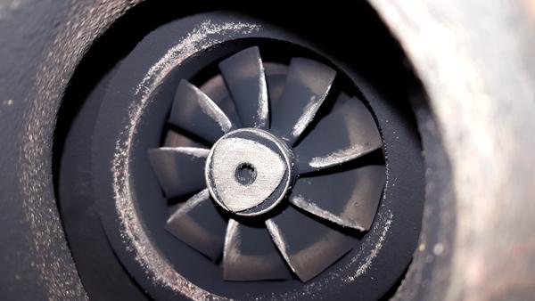 Turbo med mærkelig belægning