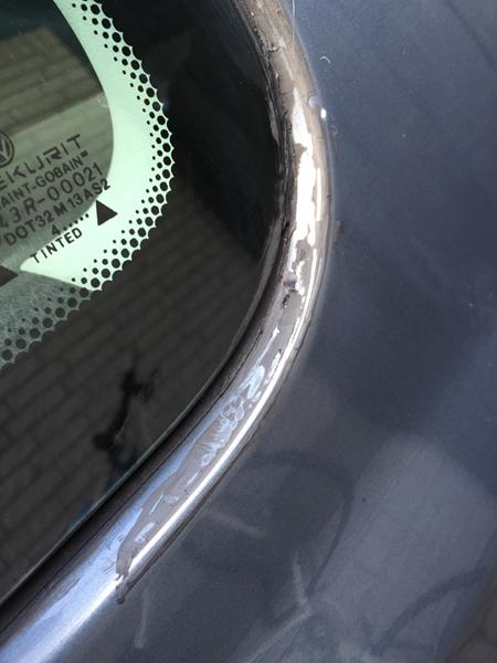 Hvordan får man Rudelim af lakken?