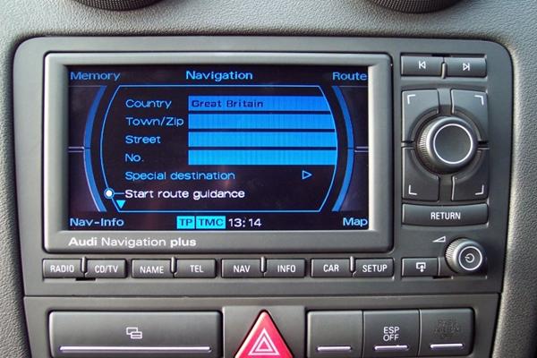 Audi navigation plus, spille musik fra mobil?