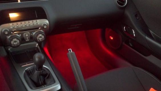 Rødt lys i fodbrønde/under forsæder