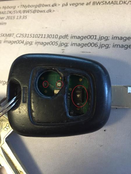 Rep af nøgle med centrallås knapper