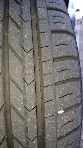 3 år gamle dæk allerede revnet