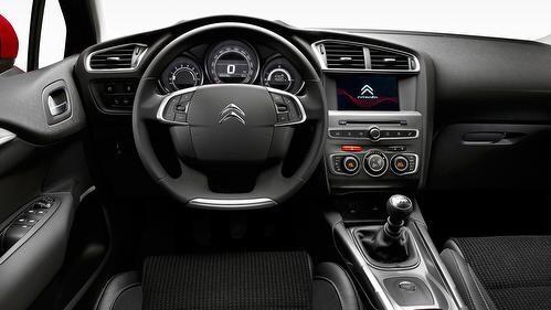 Demontering af headunit i Citroen C4