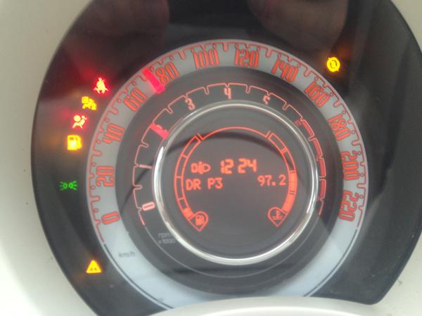 Fiat 500 -masse advarsel lamper tændt i display 