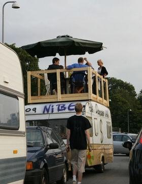 Campingvogn rive huset af og nyt på