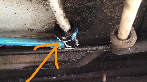 Brændstofrør utæt