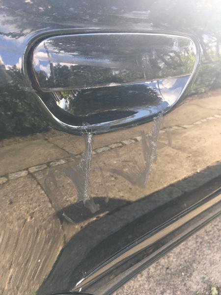 Hvordan får jeg lim af lakken?