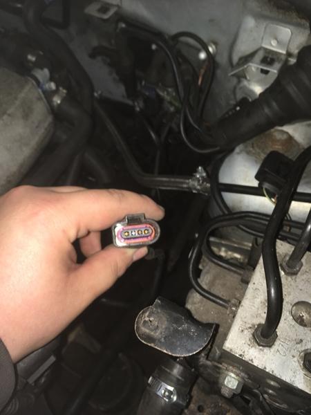 Hvad er den her stik til (VW Passat 1.8t 96)