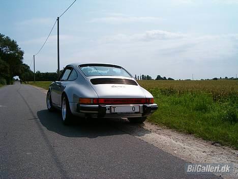 Porsche 911 Carrera 3,2 - Efter mere end 40 år er Butzi Porsche´s design stadig flot. billede 2