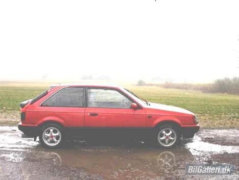 Mazda 323 billede 1