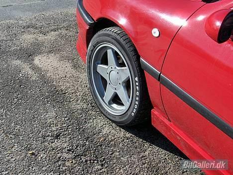 Opel Vectra A (R.I.P) - 16" Dezent fælge med 205/50 dæk monteret billede 3