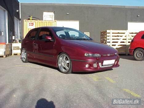 {{currentPhoto.altText}} billede {{currentPhoto.number}}