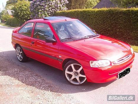 Ford Escort 1.6 16V - Min Ford Escort 1,6 16V fra 1995. billede 1