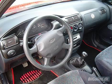 Ford Escort 1.6 16V - Bilen er yderst velholdt. Også indvendigt. billede 4