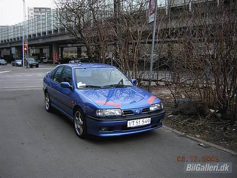 Nissan Primera SRI - "øjenskyggerne" er kun for sjov. Det er magnet skilte. Du skulle bruges til farveprøve. Men nu er det snart blevet mit kendetegn *GG* billede 2
