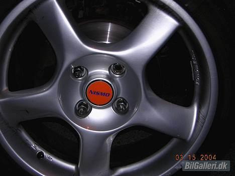 Nissan Primera SRI - Vi har snakket lidt om farven. Skulle den være blå med orange skrift ??? Kaliberne bliver snart blå! billede 4