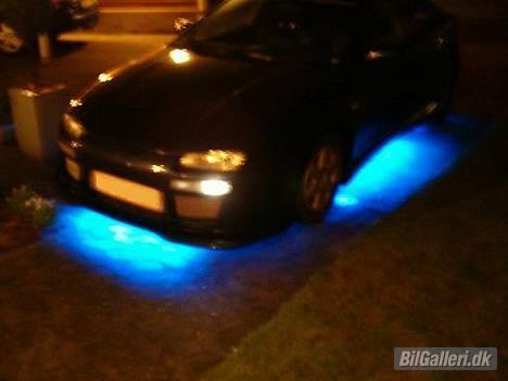 Mazda 323F BA - Neonlyset under bilen fra ASTINA.DK billede 6