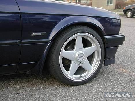 BMW 320i 24v Vanos SOLGT billede 8