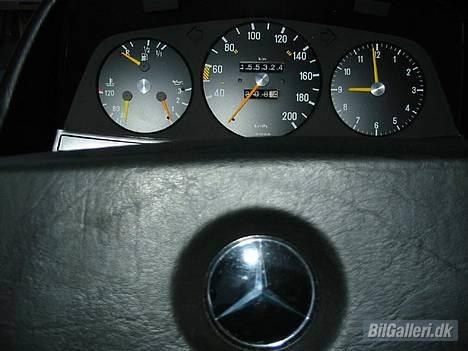 Mercedes Benz 200 w123 billede 7