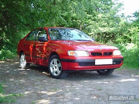 Toyota Carina E XLi billede 2