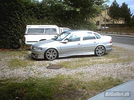 Opel Vectra - Mig og kærestens vidunder. (det vil sige bankens vidunder) billede 1