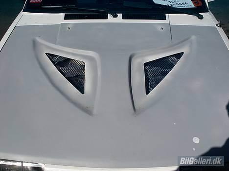 Nissan Sunny SLX Sportcoupe (Død - Så skal den bare males hvid. billede 10