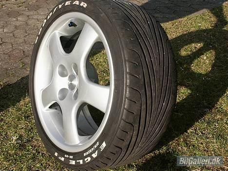 Nissan Sunny SLX Sportcoupe (Død - Alufælgene til bæstet billede 9