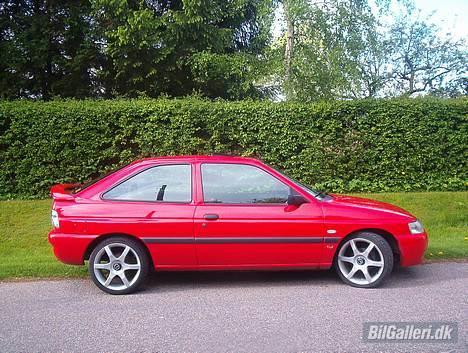 Ford Escort 1.6 16V - Billedet er taget den 16/5-04. Nyvasket. Skønt. billede 2